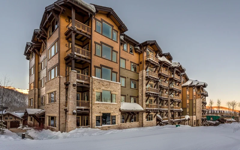 Flagstaff Lodge on the Silver Buck trail at Empire Pass, a ski-in ski-out condo lodge at Deer Valley, Utah