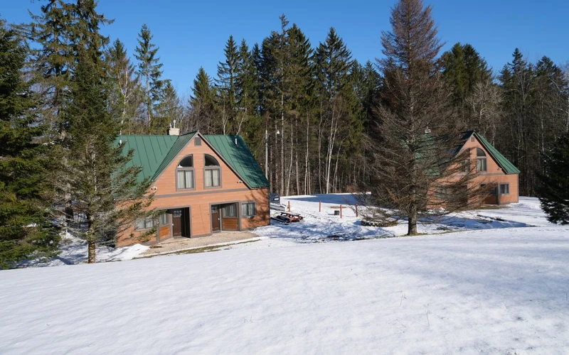 Spruce Glen Townhomes on the Great Eastern trail above the Skyeship base, ski-in ski-out lodging at Killington, Vermont