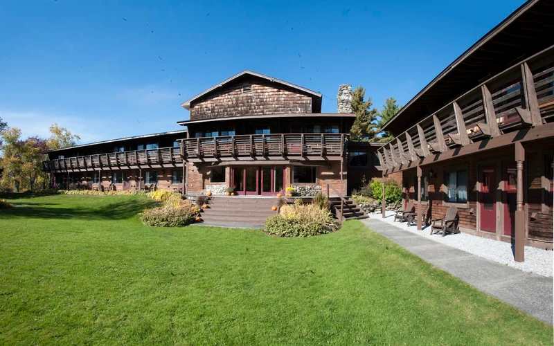 Summit Lodge Resort off the Killington Access Road, a shuttle stay near the ski-in ski-out lodging at Killington, Vermont